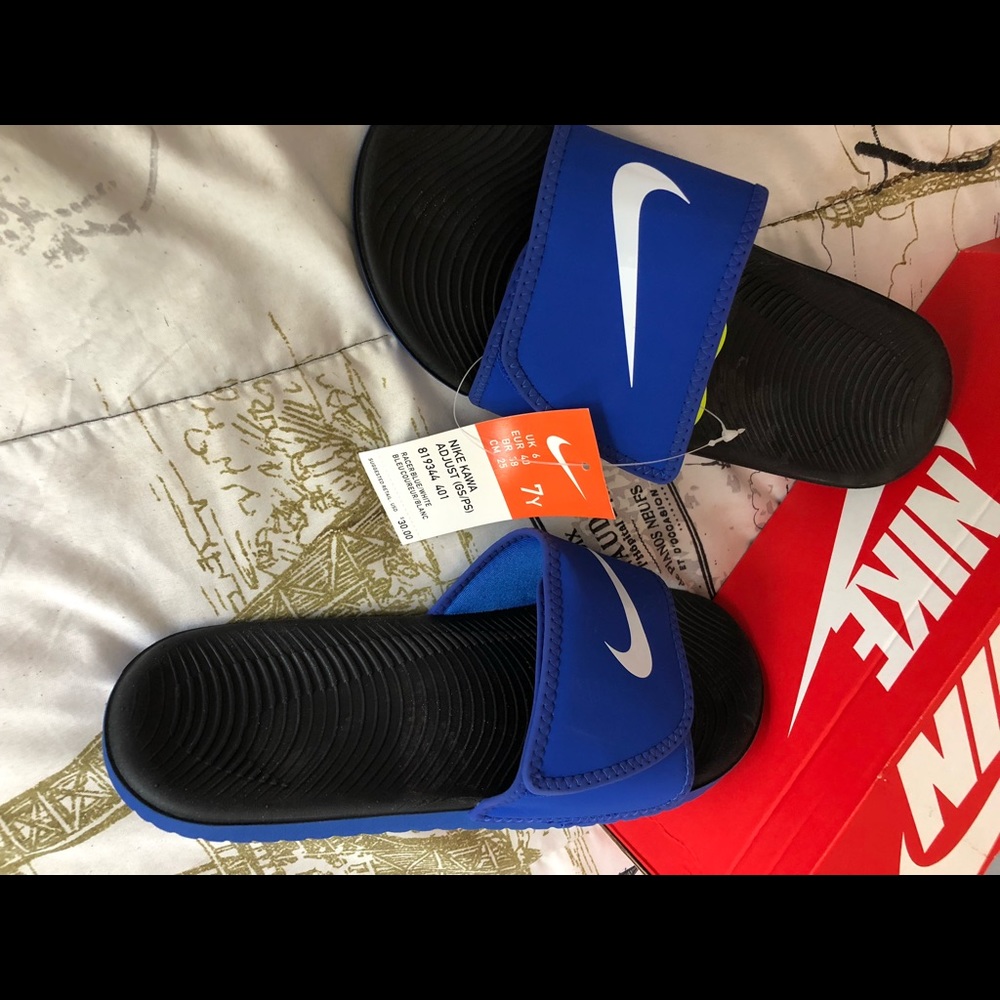 New Nike shoes 7